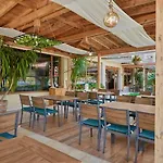 Opal Hotel 2*